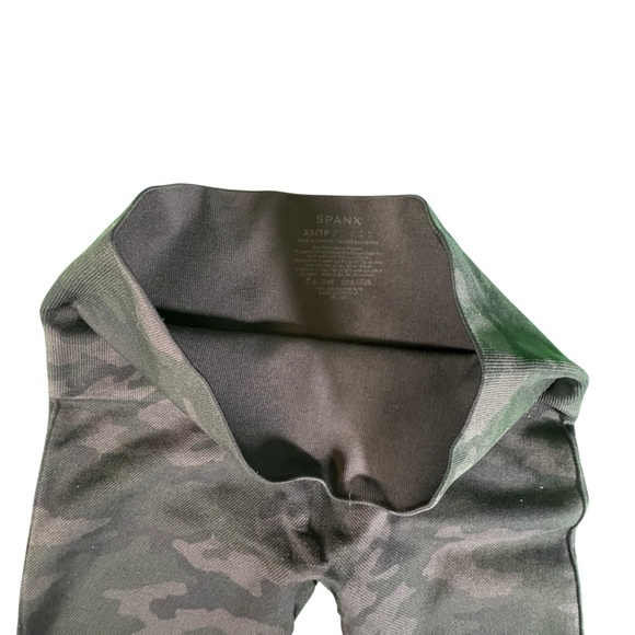 Spanx Look At Me Now Seamless Leggings XS Black Camo Print High Waist Stretch - Picture 4 of 9